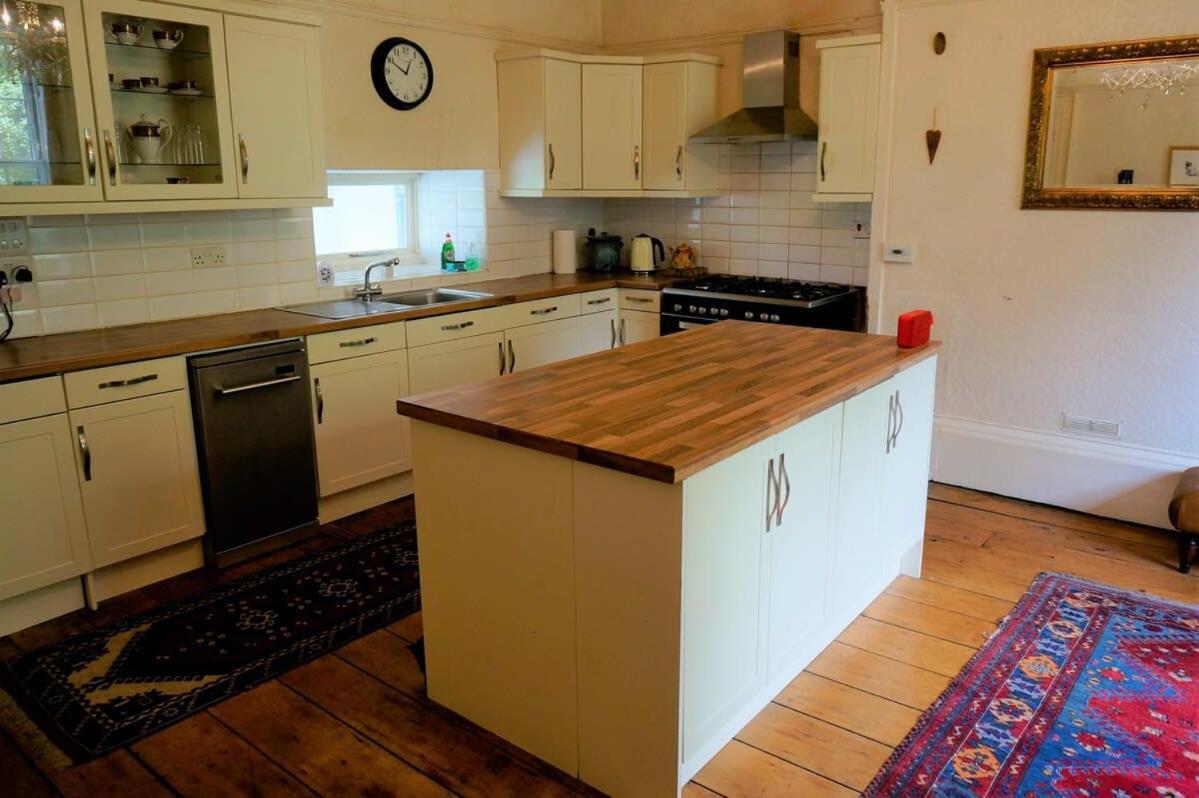 Spacious Town House With Swimming Pool Plymouth Extérieur photo