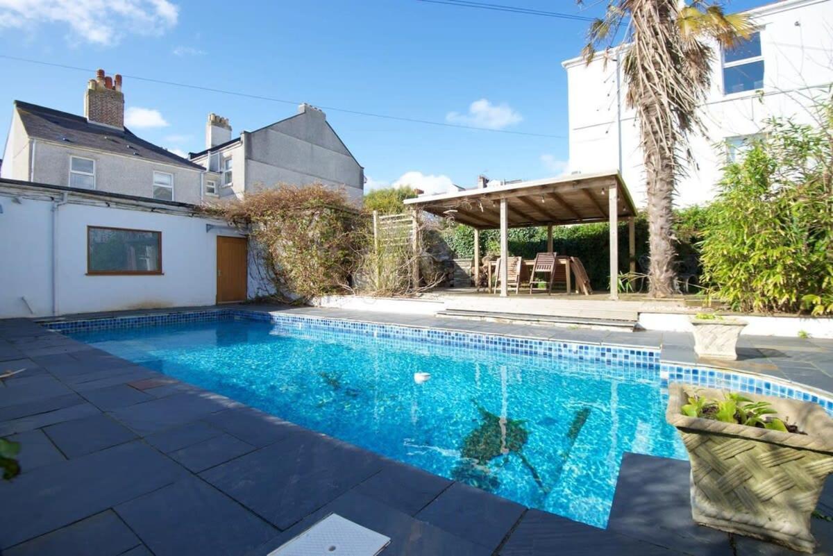 Spacious Town House With Swimming Pool Plymouth Extérieur photo